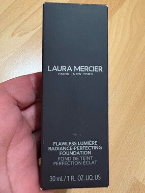 Laura Mercier Flawless Lumière Radiance-Perfecting Foundation - 3N2 HONEY New